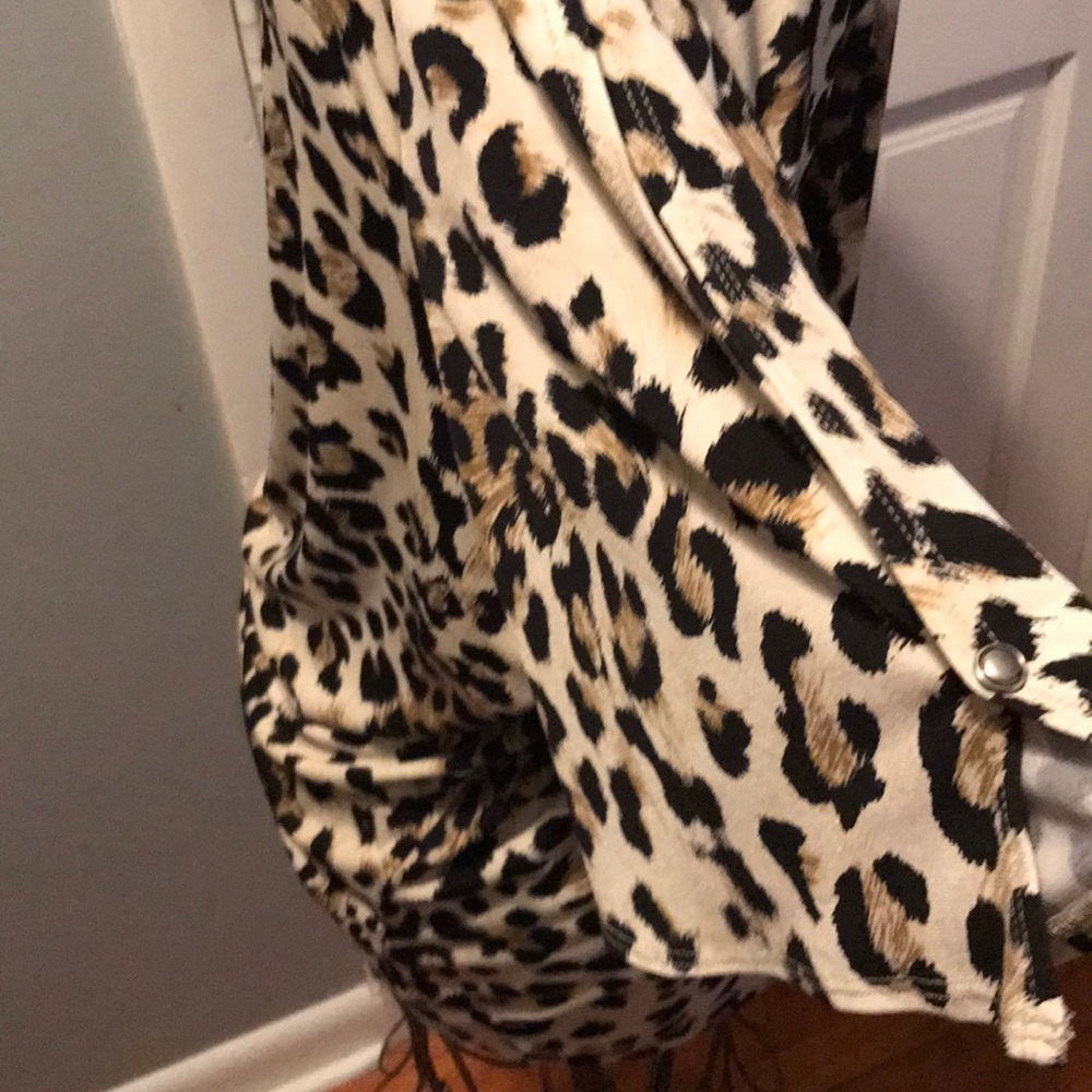 Susan graver 1x leopard cold shoulder top